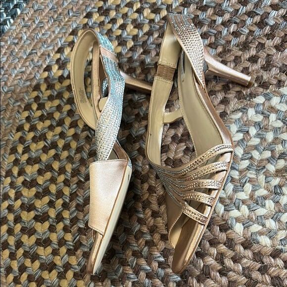 NWOT Alex Marie Shimmering Gold Women's Heels Metallic Size 12 - Picture 2 of 5